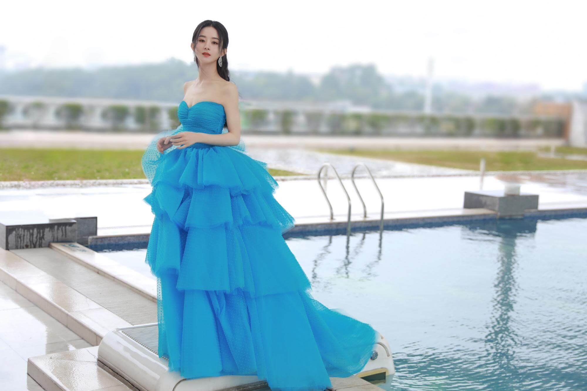 Những mẫu đầm liền thân màu xanh cho ngày thu dịu mát  Thời trang  Việt  Giải Trí